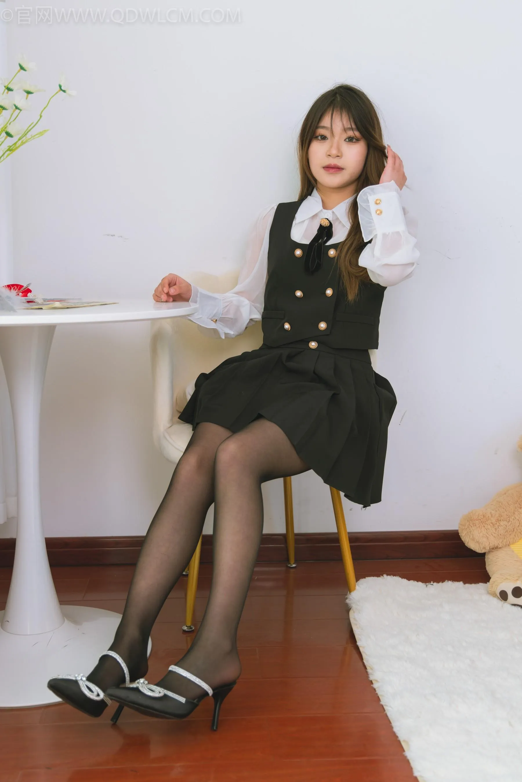 物恋传媒 NO.1517 闪闪-黑白中闪耀 [151P]插图4
